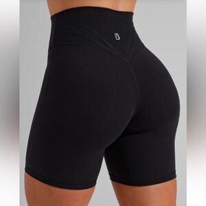 BuffBunny Legacy Short 6”